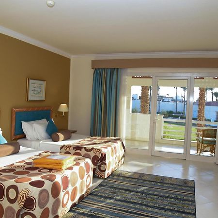 Pickalbatros Golf Beach Resort Sharm El Sheikk Exterior foto A room at the Hilton Sharm El Sheikh