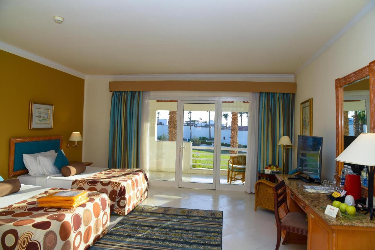 Pickalbatros Golf Beach Resort Sharm El Sheikk Exterior foto A room at the Hilton Sharm El Sheikh