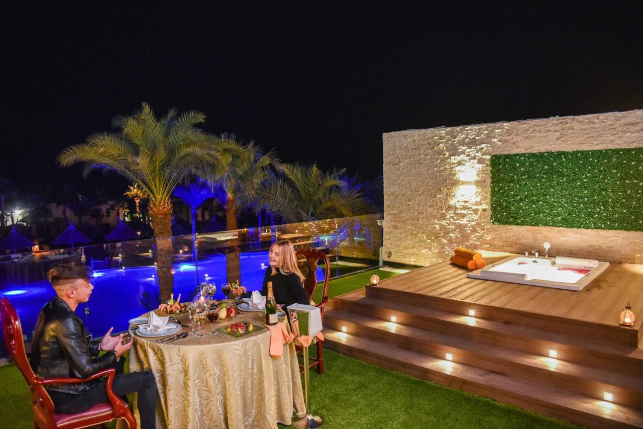 Pickalbatros Golf Beach Resort Sharm El Sheikk Exterior foto The pool at the hotel