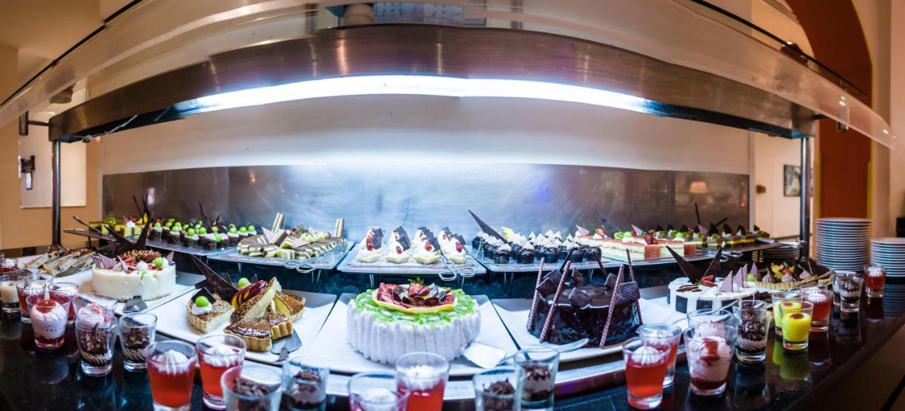 Pickalbatros Golf Beach Resort Sharm El Sheikk Exterior foto A dessert buffet