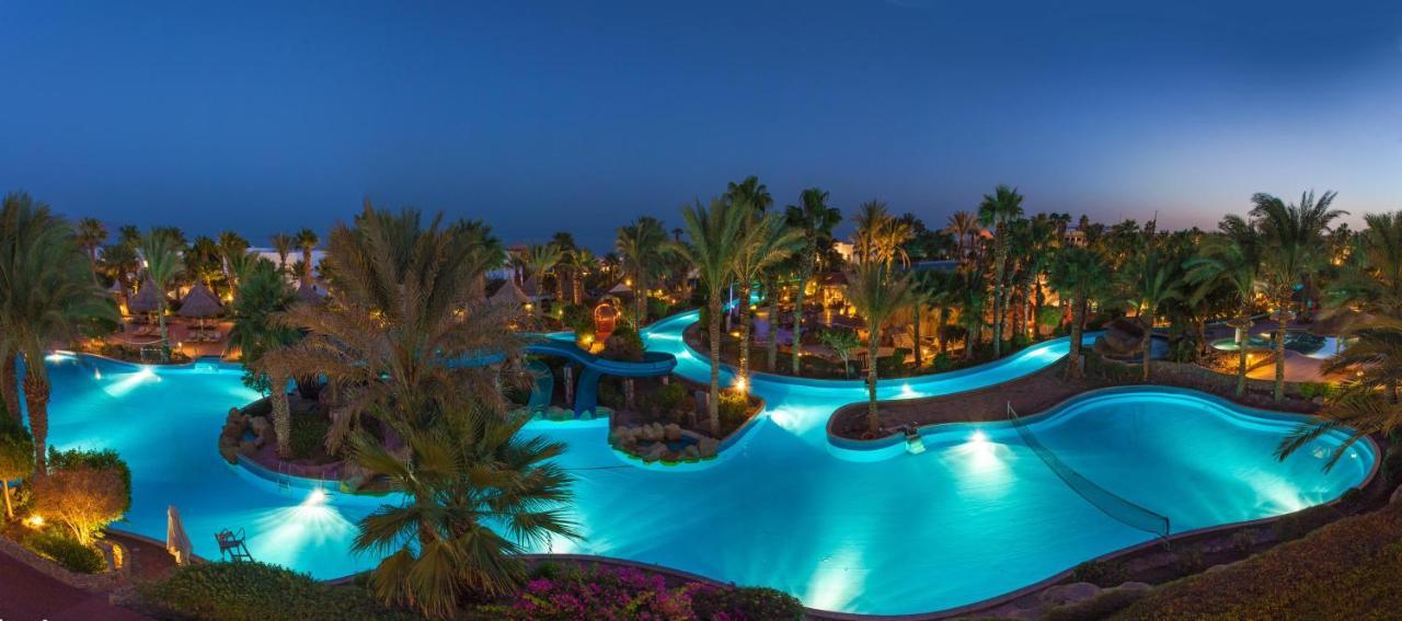 Pickalbatros Golf Beach Resort Sharm El Sheikk Exterior foto The swimming pool at the Hilton Sharm El-Sheikh Resort