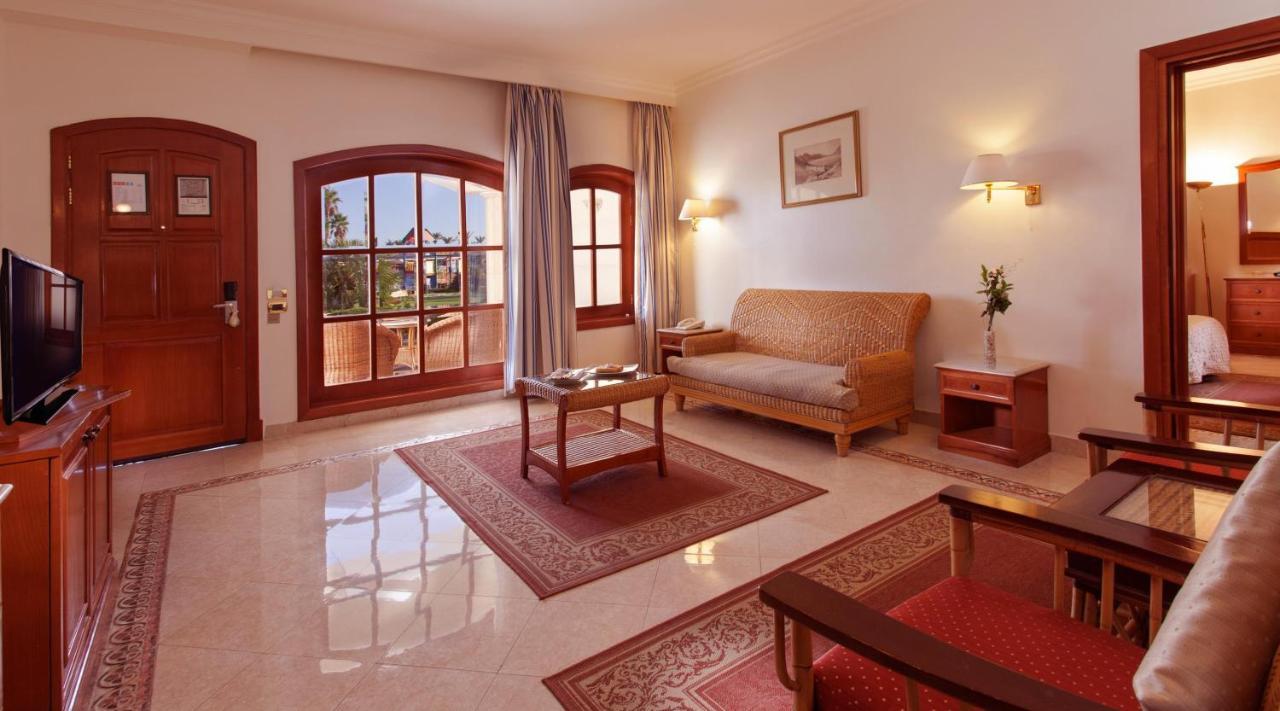 Pickalbatros Golf Beach Resort Sharm El Sheikk Exterior foto A suite at the hotel