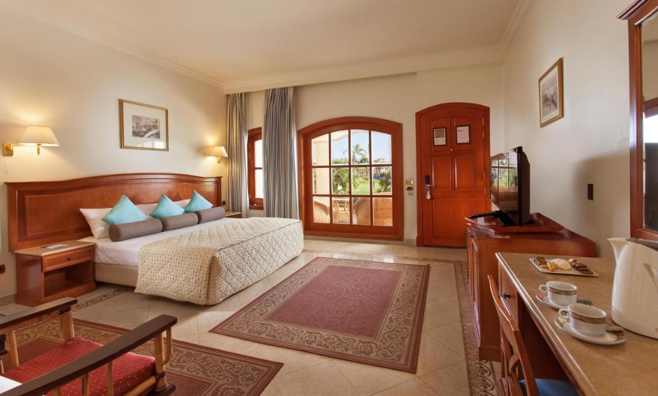 Pickalbatros Golf Beach Resort Sharm El Sheikk Exterior foto A room at the Hilton Sharm El Sheikh