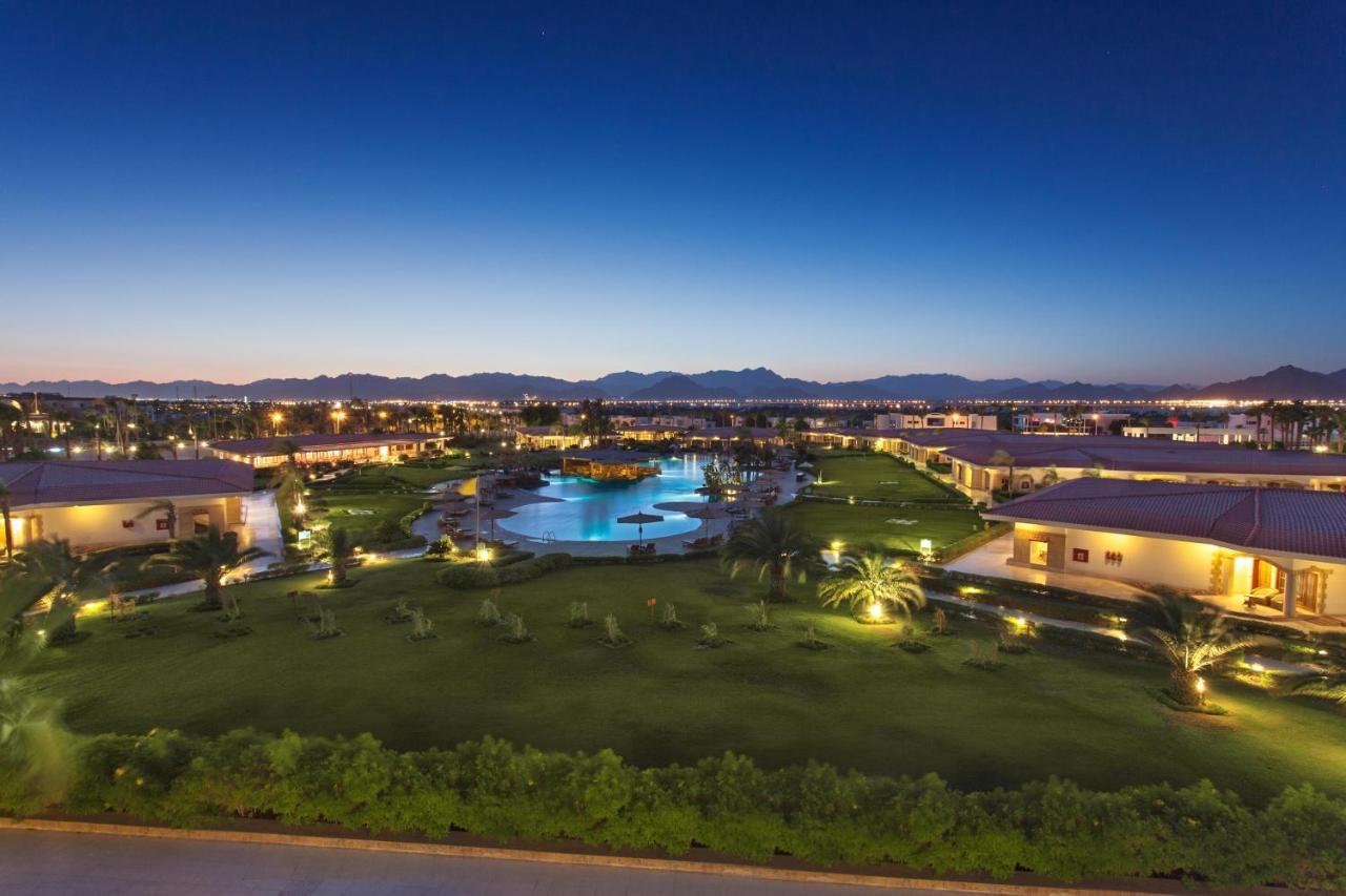 Pickalbatros Golf Beach Resort Sharm El Sheikk Exterior foto View of the resort at night