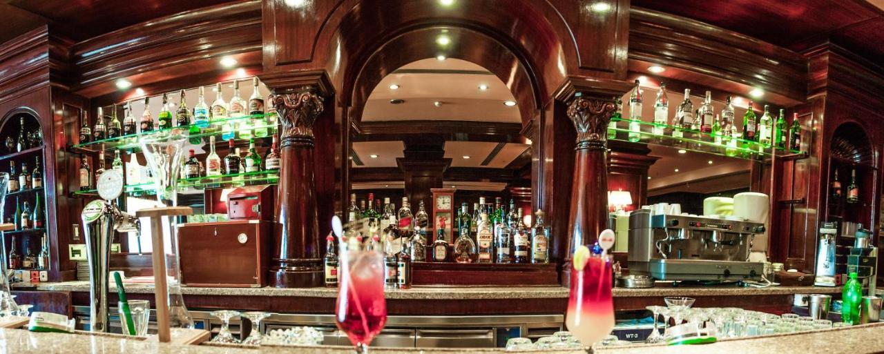 Pickalbatros Golf Beach Resort Sharm El Sheikk Exterior foto The bar at the hotel