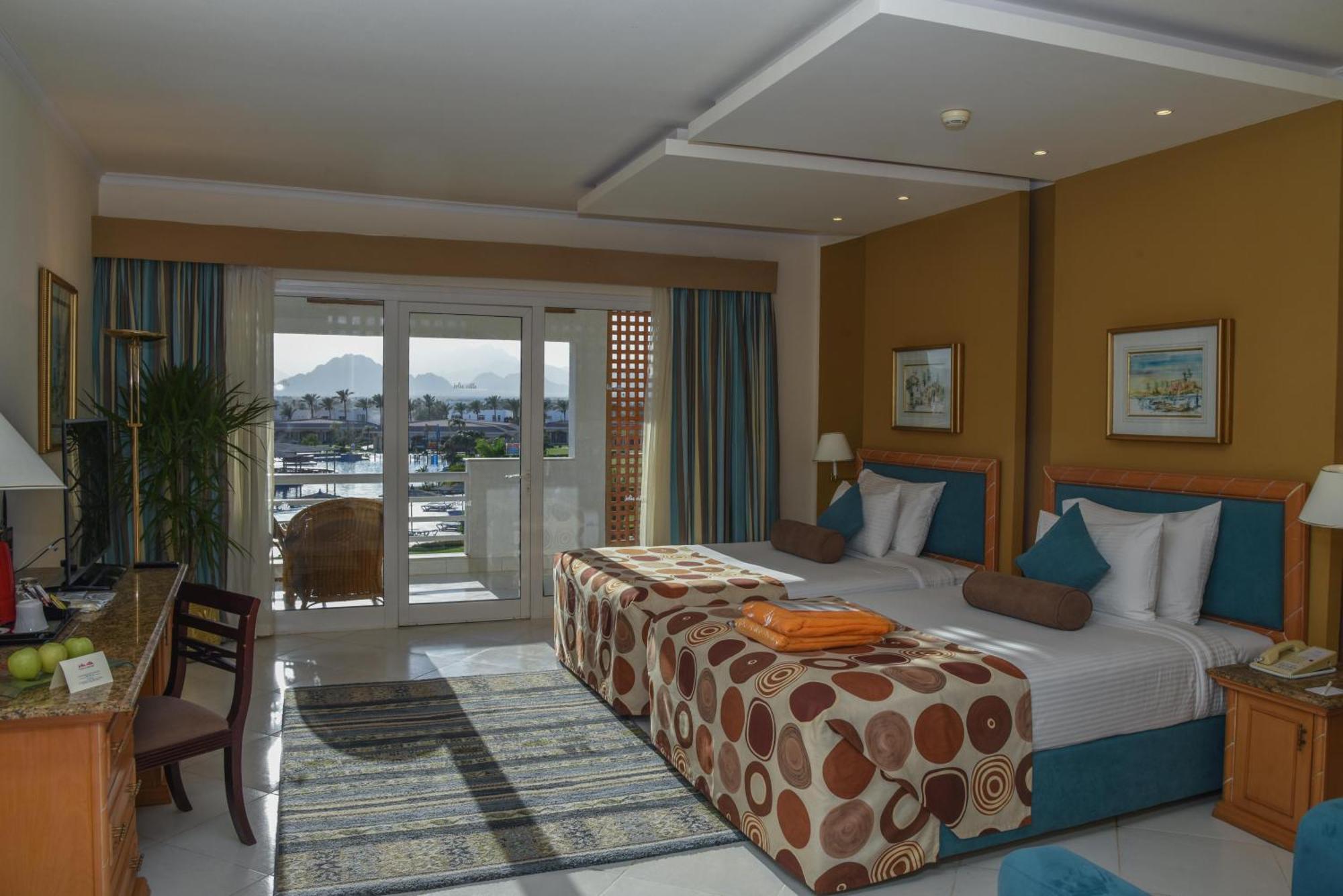 Pickalbatros Golf Beach Resort Sharm El Sheikk Exterior foto A room at the Hilton Sharm El Sheikh