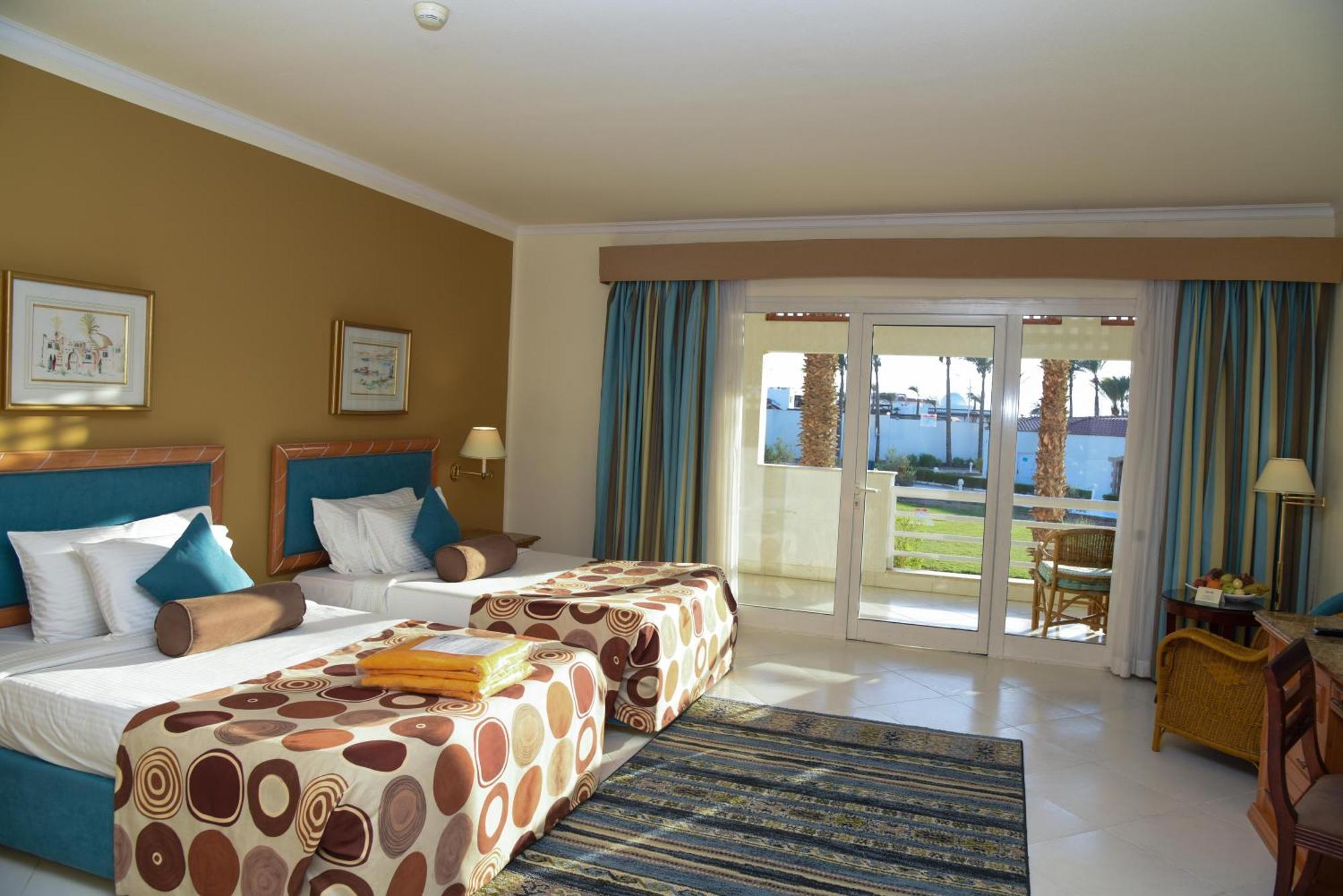 Pickalbatros Golf Beach Resort Sharm El Sheikk Exterior foto A room at the Hilton Sharm El Sheikh